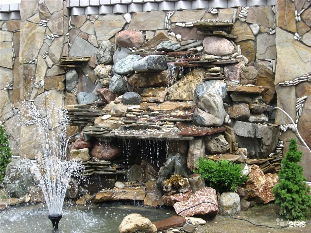 Водопад из дикого камня фото