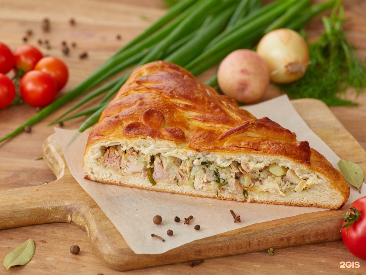 Слоеный пирог с курицей и картошкой в духовке пошаговый рецепт Слоеный пирог с курицей и картошкой в духовке пошаговый рецепт