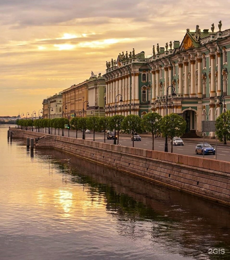 Дворцовая набережная в Санкт-Петербурге белые ночи