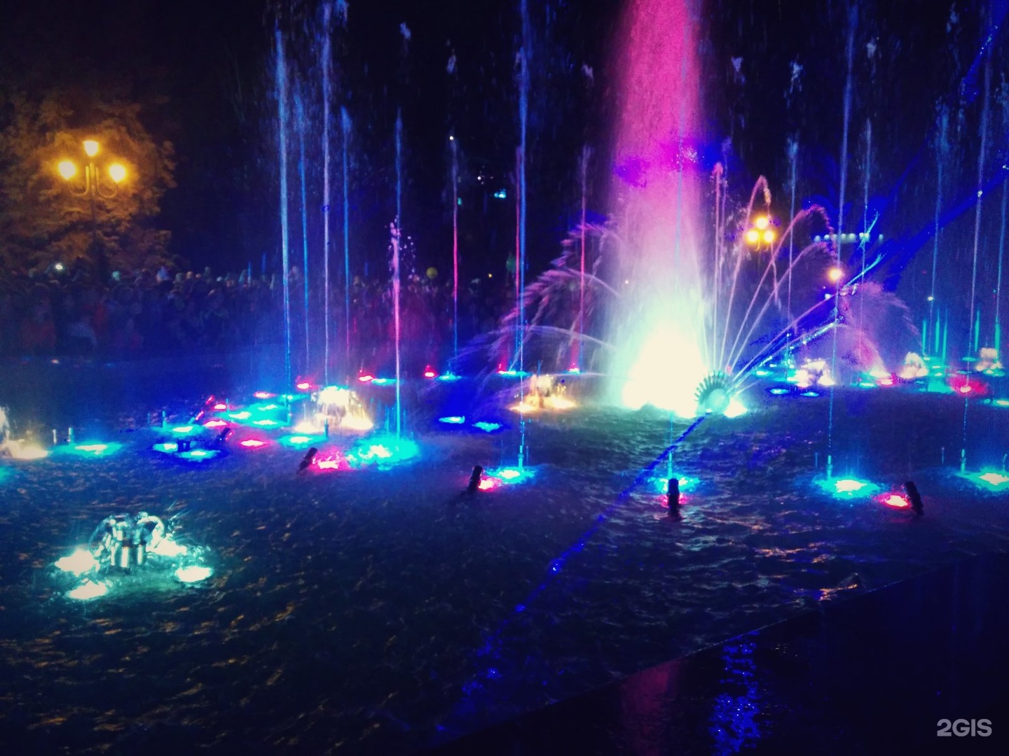 Челябинск фонтан на площади