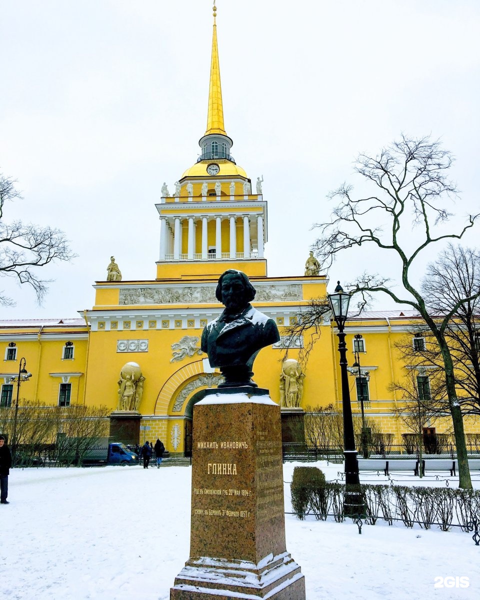 Памятники у Адмиралтейства в Санкт-Петербурге