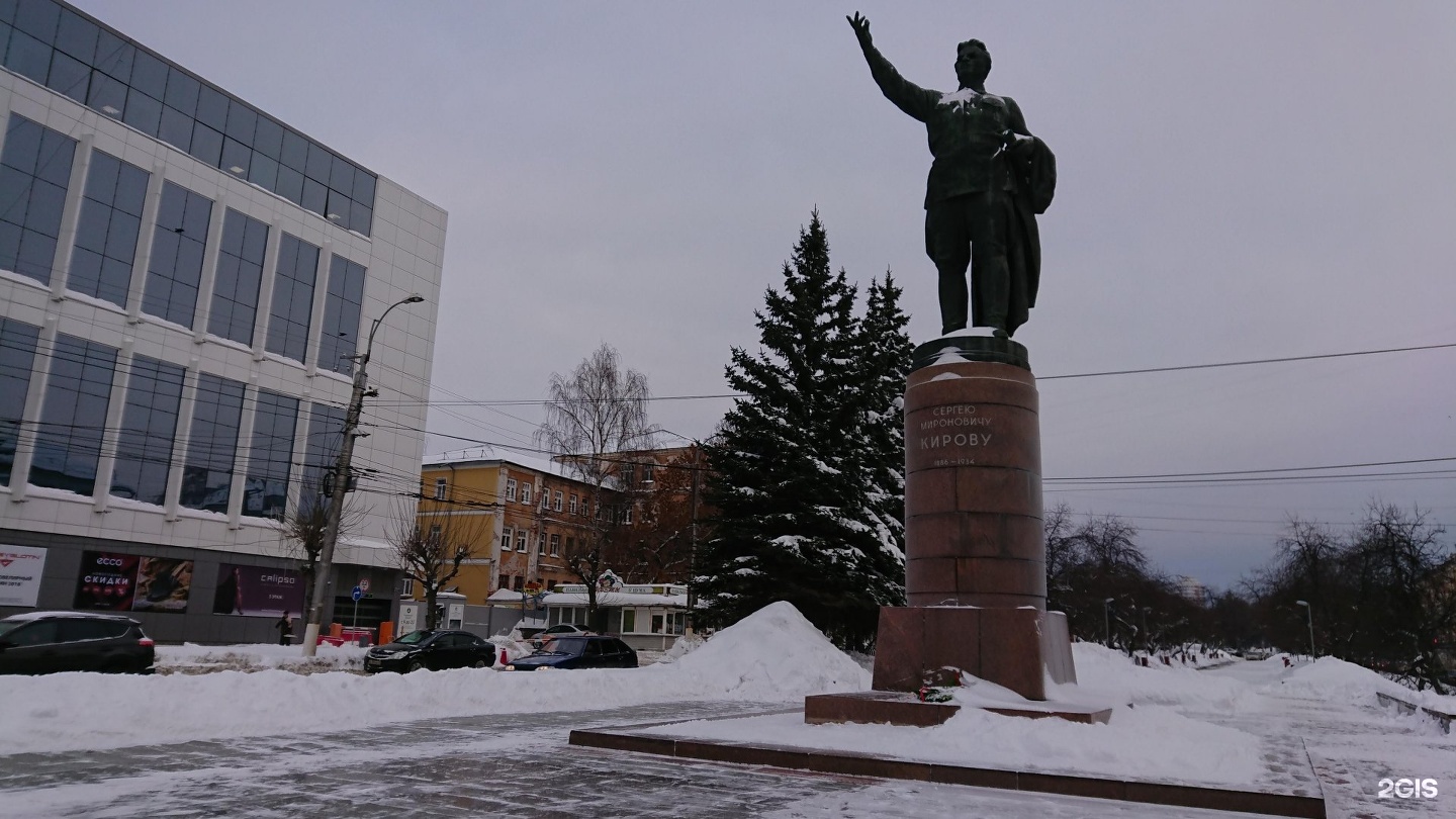 Памятник с м Кирову в Кирове