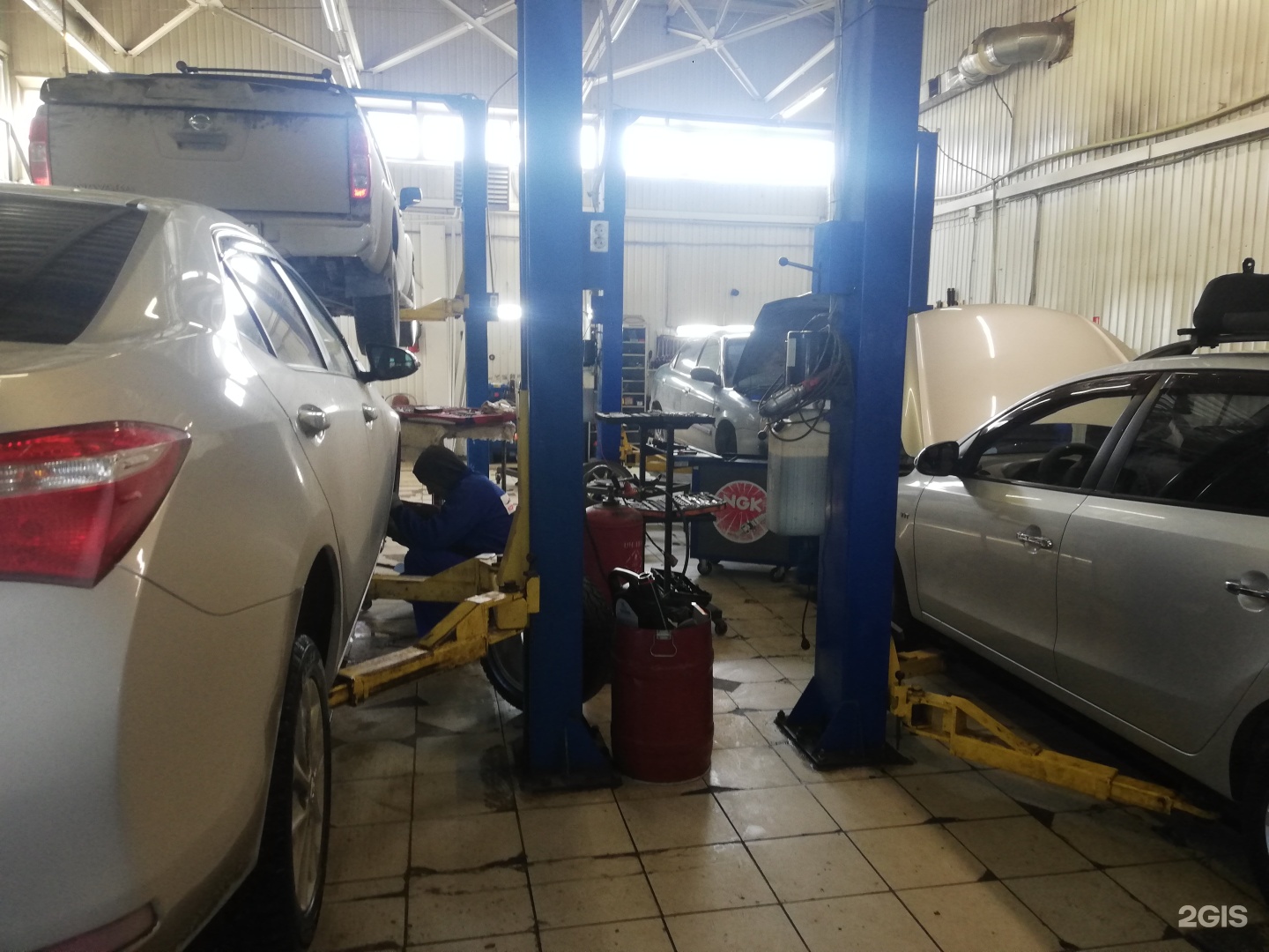 сервис корейских автомобилей. автомобиль в сервисе. сервис корейских автомобилей. сервис корейских автомобилей. сервис корейских автомобилей.