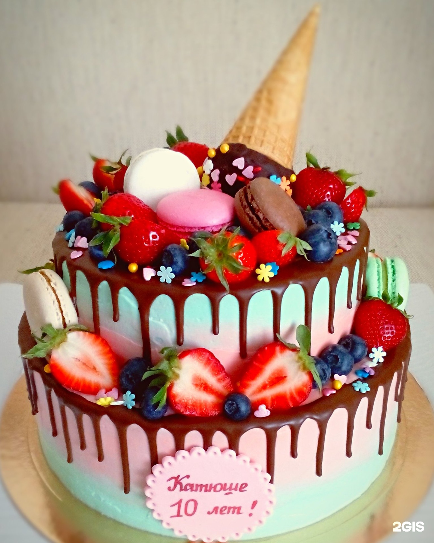 Двухэтажный маленький тортик на день рождения
