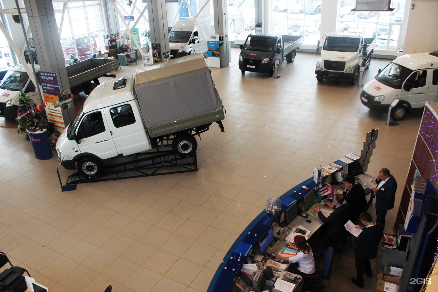 Автосалон газ в нижнем новгороде. Картинки с автосалона тсс. Удмуртская 4 нижний новгород. Тсс нижний новгород директор. Тсс нижний новгород.