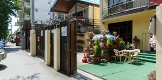 Адлер: Гостевой дом Галина