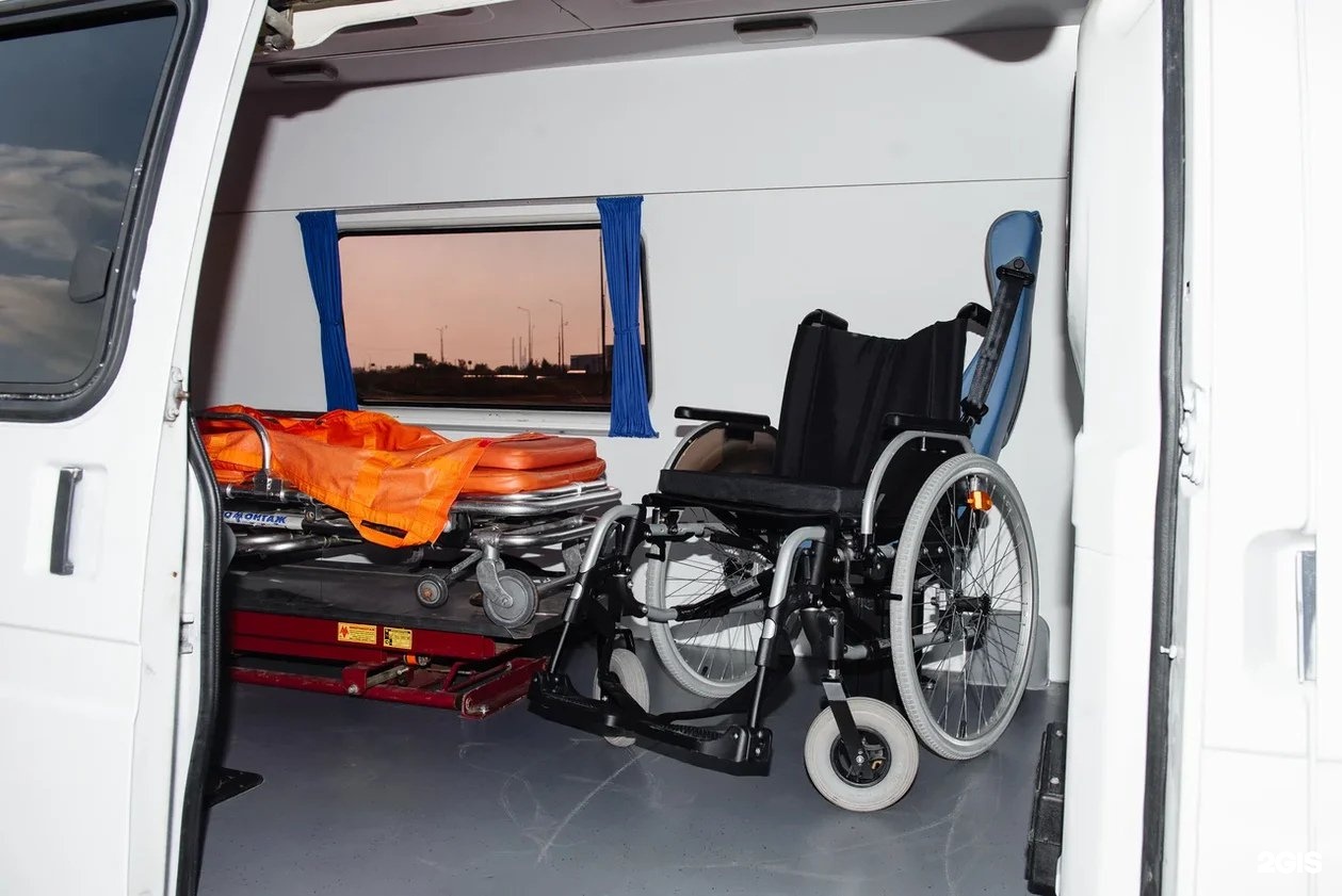 Перевозка больных dom prestarelyh rostov ru. Форд Транзит для инвалидов колясочников. Автомобиль для перевозки лежачих больных. Машина для перевозки лежачих инвалидов. Спецтранспорт для перевозки лежачих больных.