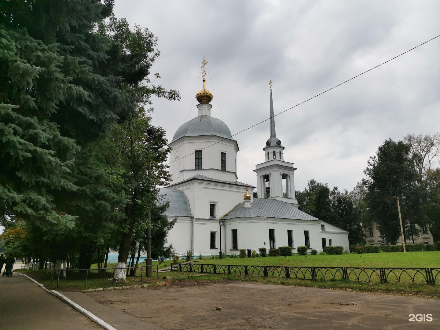 Храм трех исповедников. Церковь трех исповедников Тверь. Церковь Воскресения Христова Тверь. Церковь Воскресения Христова Гороховец. Воскресенский храм Ельня Смоленской.