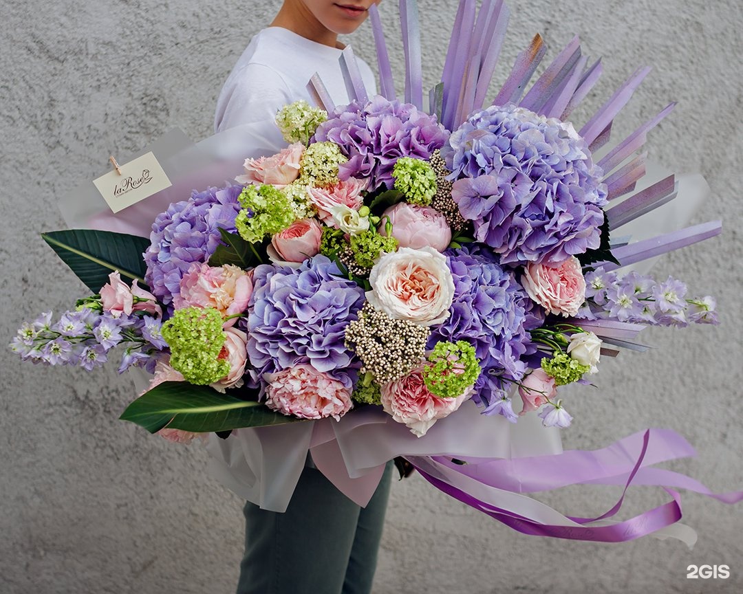 Цветы в искитиме фр. Ла розе новосибирск советская 55. La rose новосибирск цветы. Новосибирские розы. Ля роз.