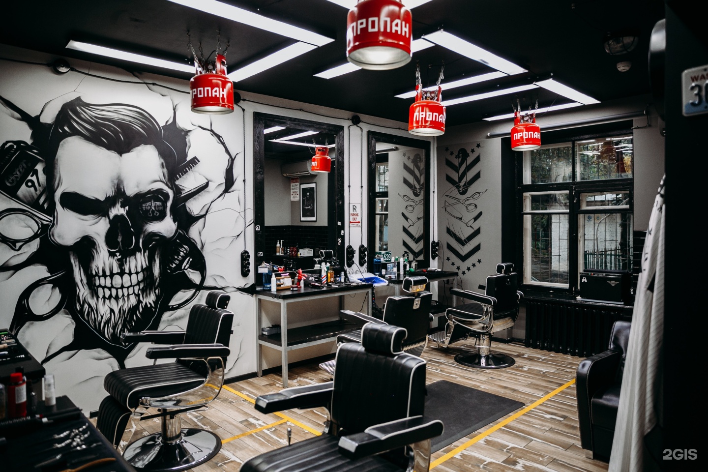 Дарк стар барбершоп рязань. TOPGUN Barbershop Москва. Топган барбер. Барбершоп Рязань. Топган барбер Казань.