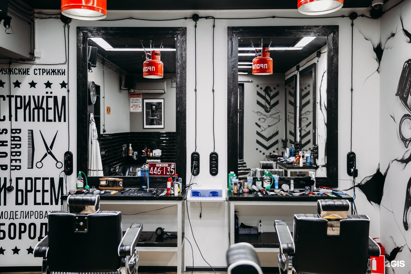 TOPGUN Barbershop Москва. Барбершоп на Комендантском 57. Толстовка барбершоп TOPGUN.