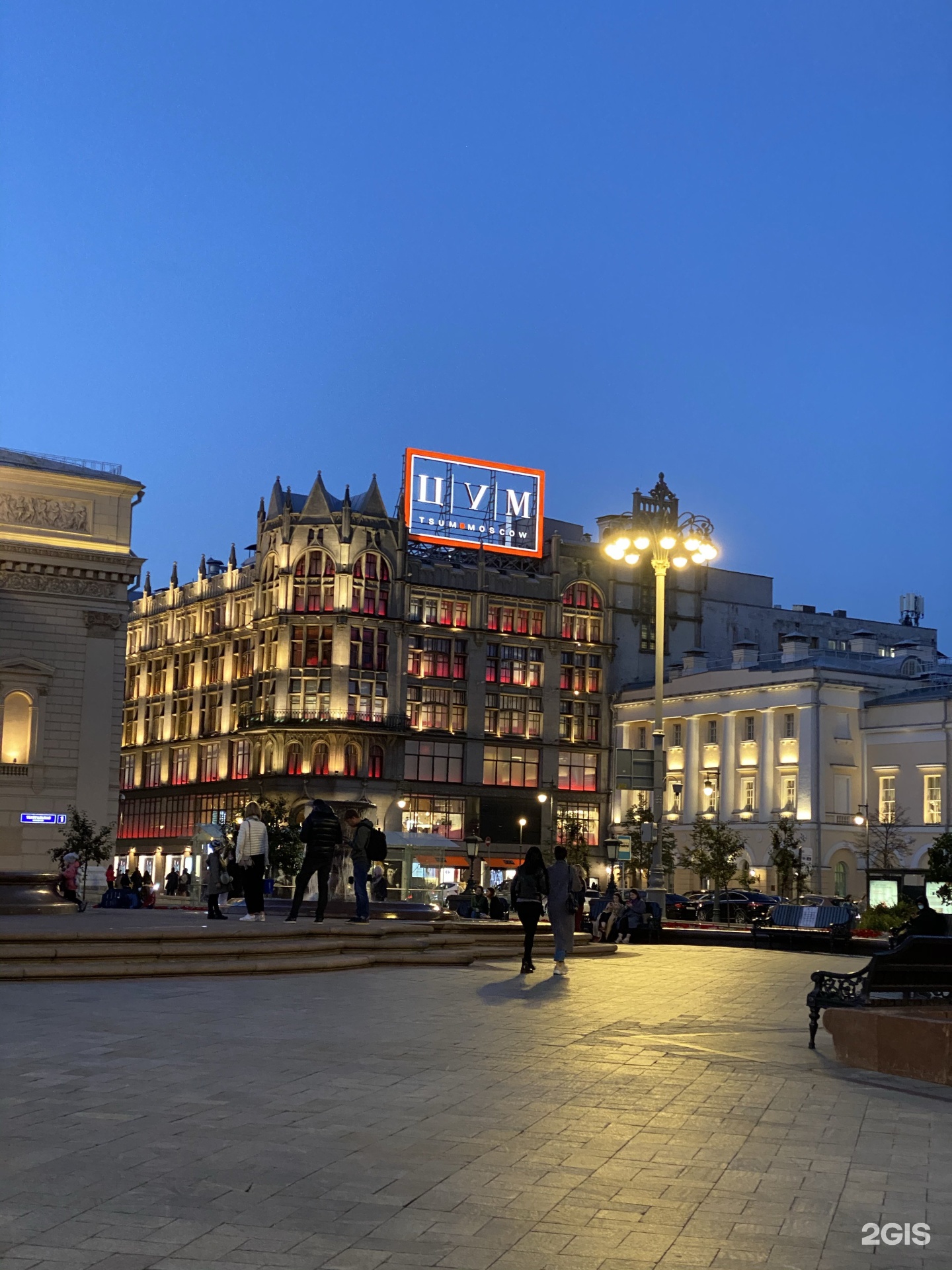 Петровка 2. ЦУМ улица Петровка. Москва Петровка 2 ЦУМ. Петровка у ЦУМА Москва. ЦУМ Москва улица.