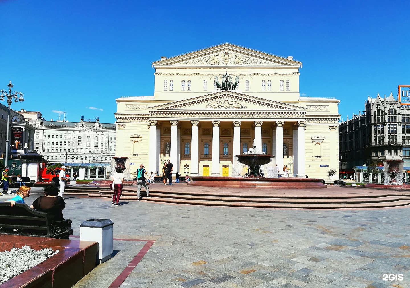 сквер большого театра москва