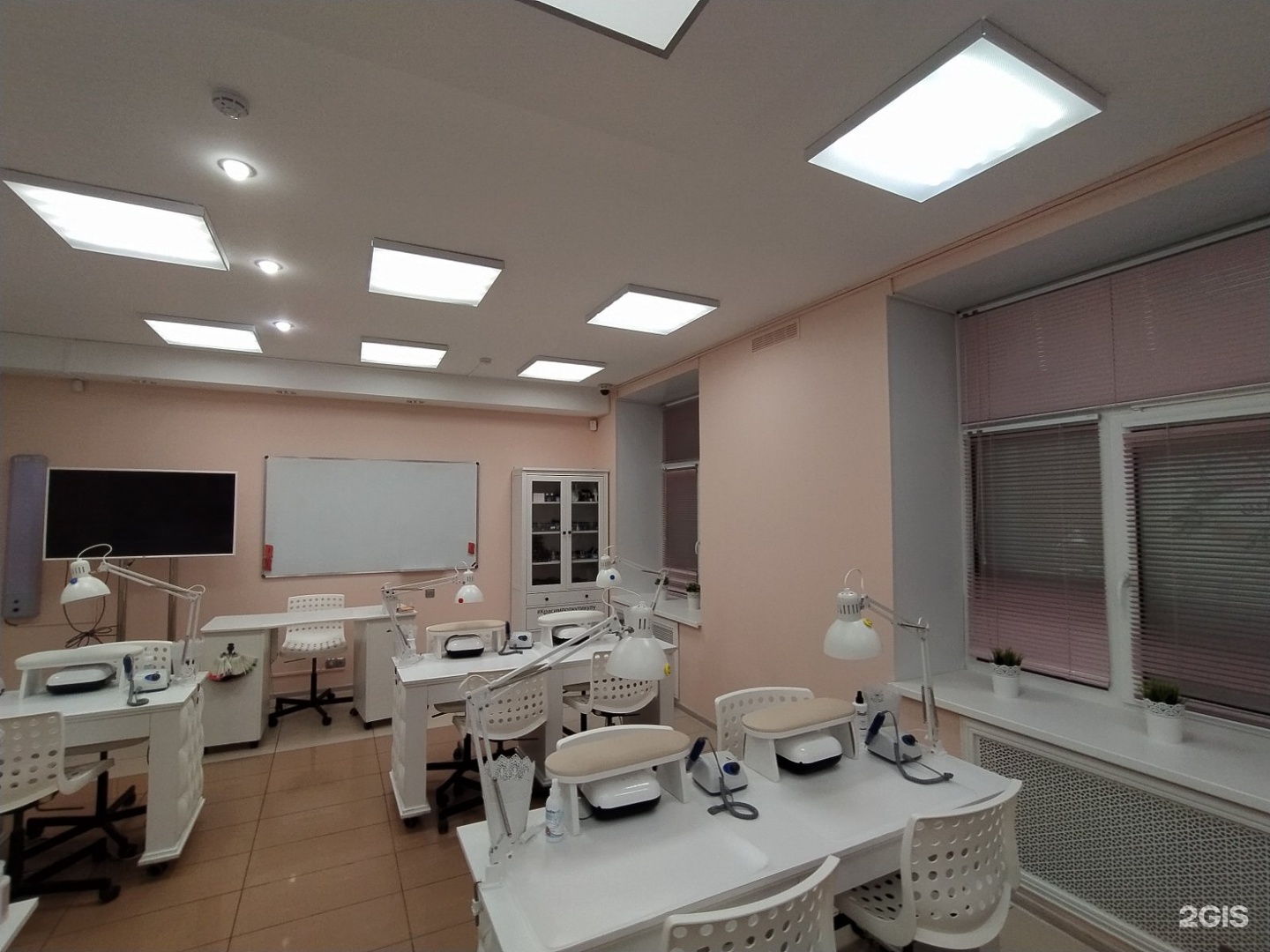 Tiffany nails ленинский проспект 91. салон маникюра и педикюра спб. Nail на ленинском проспекте. адрес студии. тиффани салон красоты ленинский.