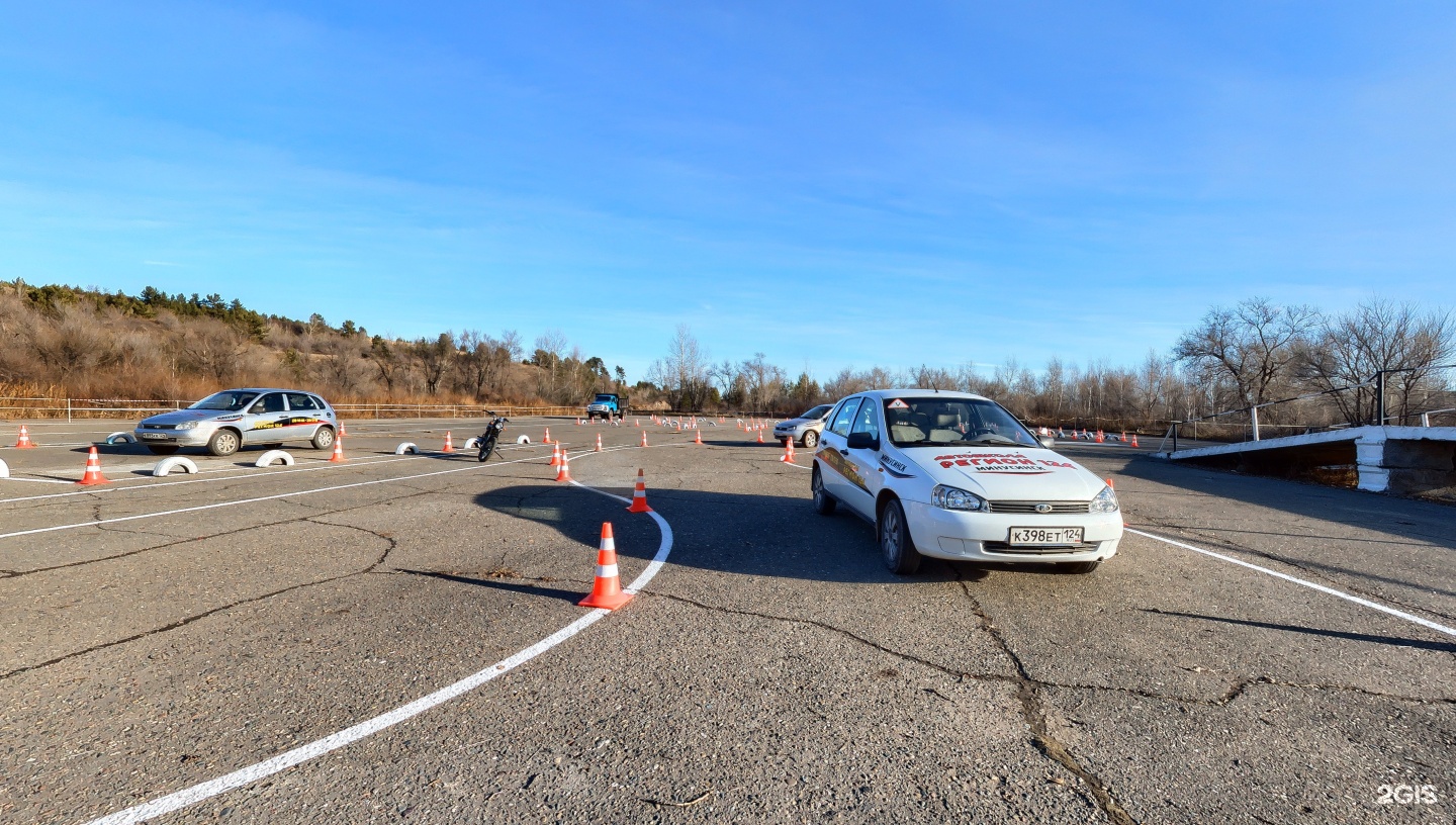 Автошкола регион 42 прокопьевск. Регион 124 автошкола. Автошкола Минусинск. Автошкола Минусинск регион 124 машины фото. Автошколы Минусинск адреса.