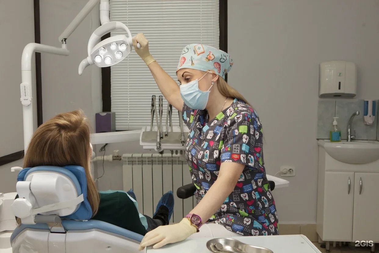 смоленские клиники колхозная 23. экостом смоленск. смоленск колхозная площадь стоматология экостом фото. стоматологическая поликлиника 1 на колхозной смоленск. клиника экостом в смоленске на колхозной.