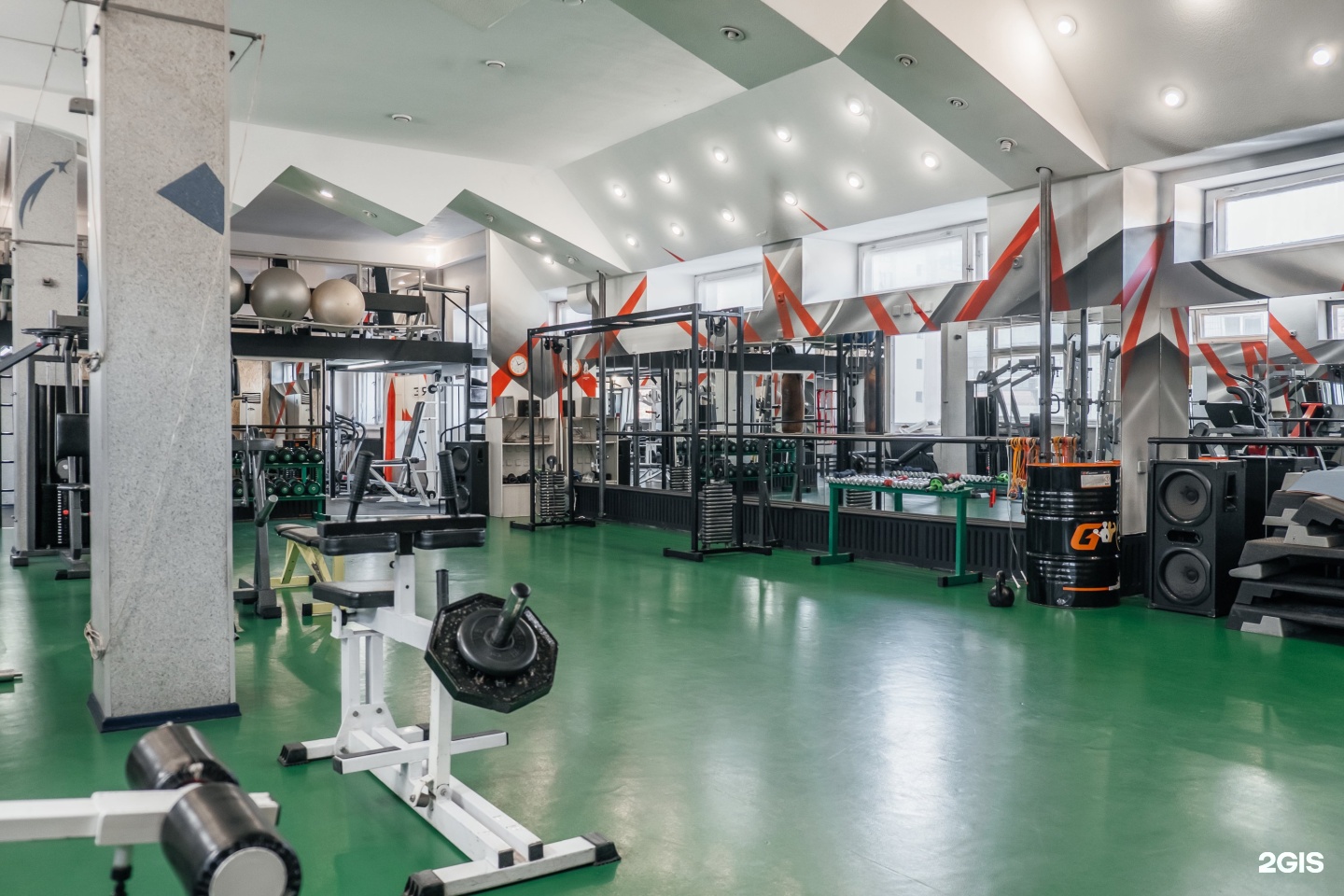 St gym. St Gym Барнаул. Спортзал сеть. Stgym Барнаул папанинцпапанинцнв.