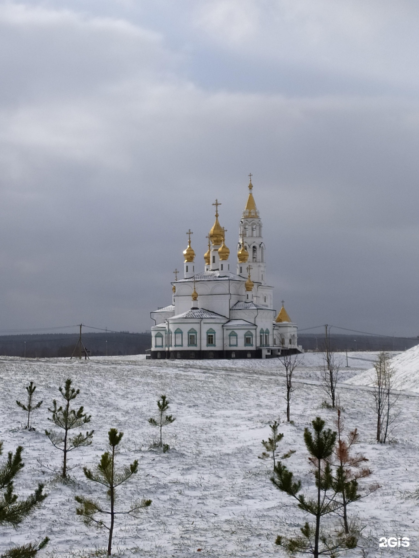 Храм строителей екатеринбург. Благовещенский храм святых Божиих Строителей Екатеринбург. Храм на Вильгельма де Геннина. Храм Божьих Строителей Екатеринбург символично. Церковь на Вильгельма де Геннина Екатеринбург фото зимой на крещение.