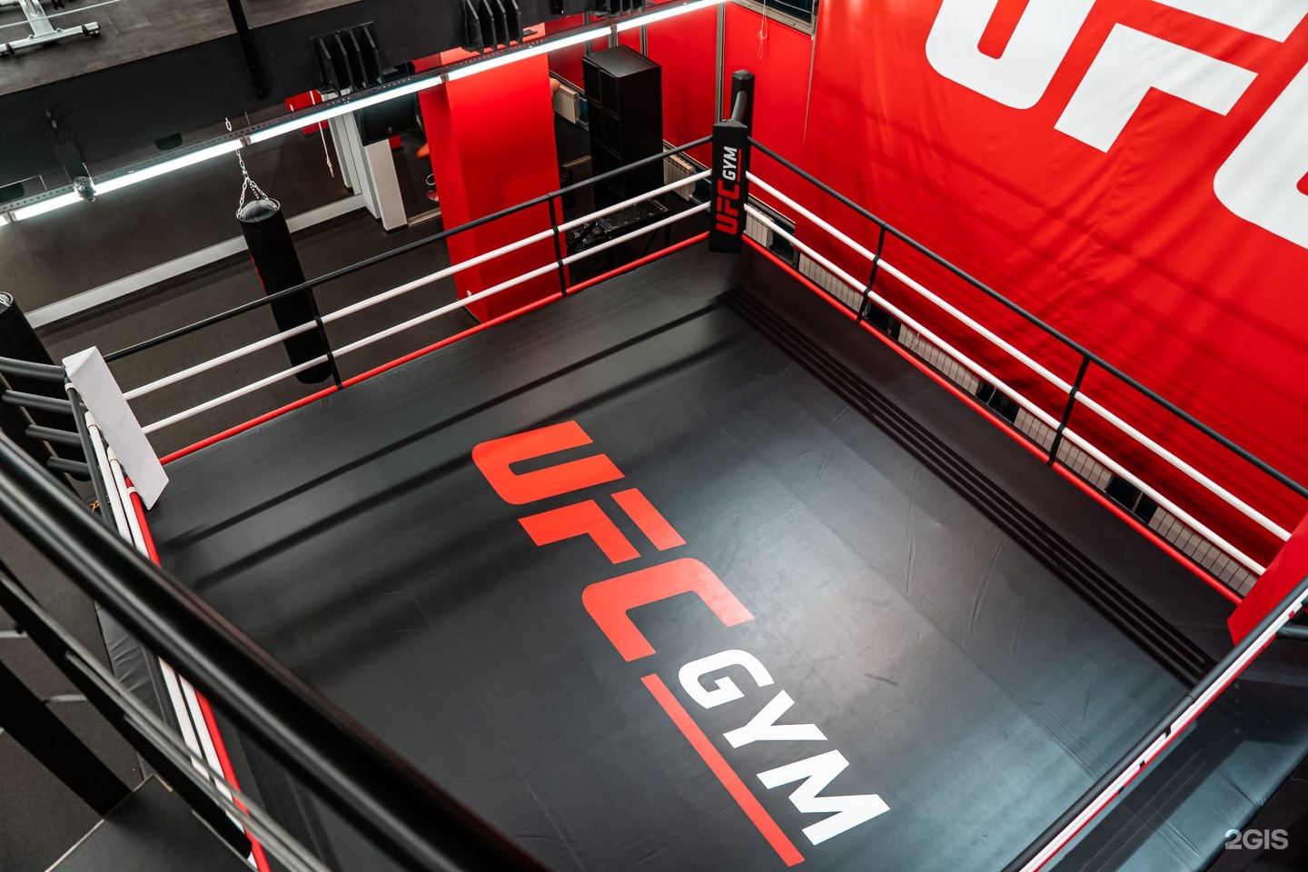 Контакты gym. Юфс Джим. UFC Атриум. UFC Gym Атриум. Зал юфс.