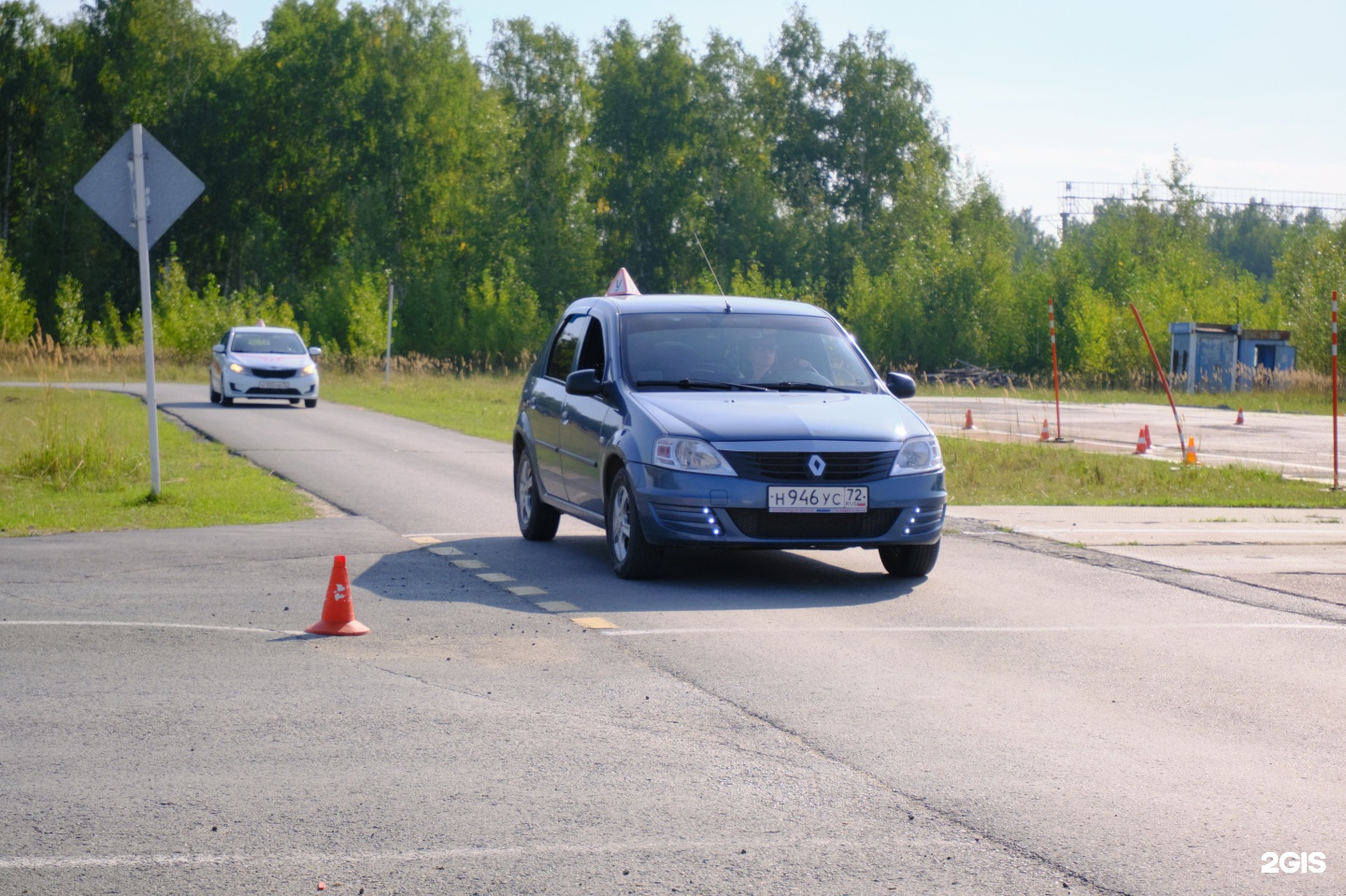 Автошкола тюмень. Автошкола Тюмень ве с прицепом. Учебный комбинат Федюнинского 56. Автошкола Лидер на Шишкова фото.