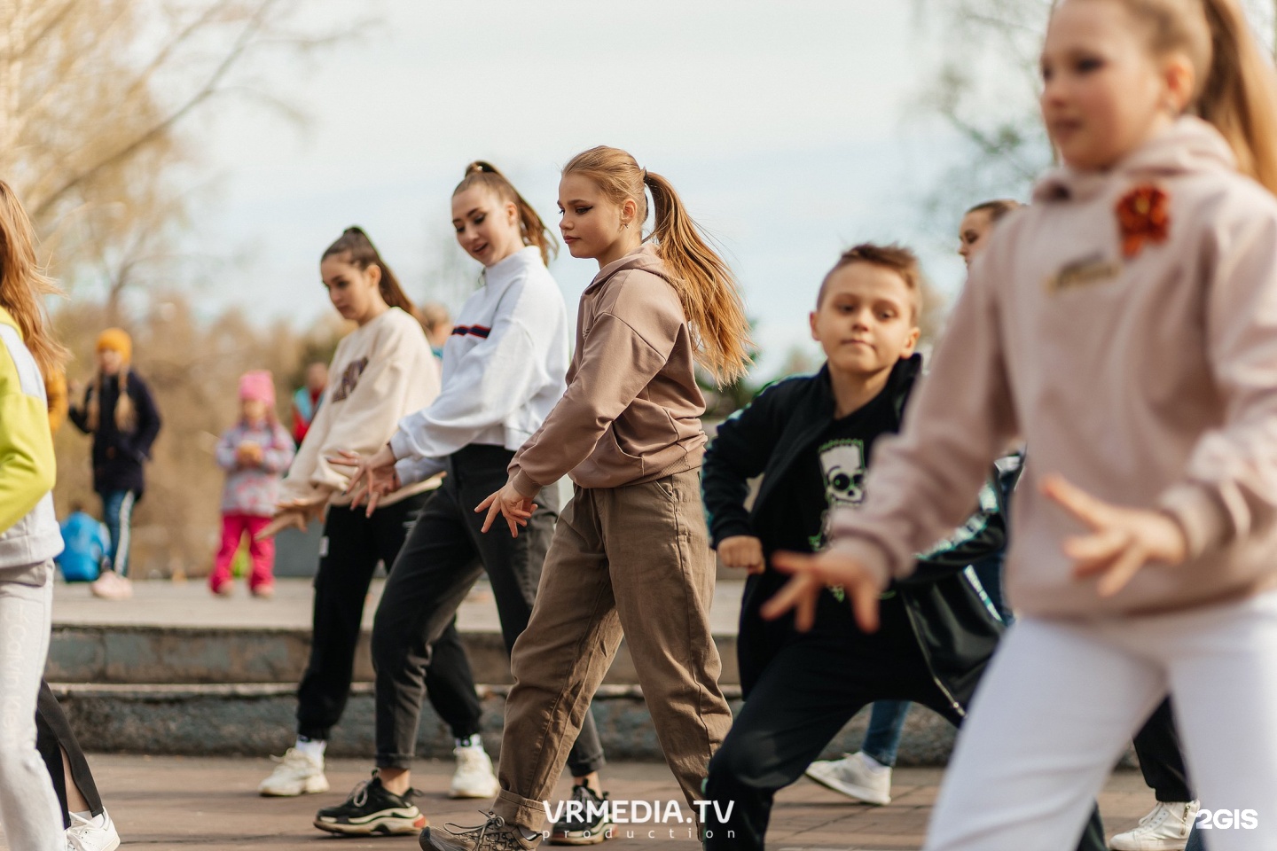 Тодес пенза кафе. Кемерово танцевальная танцевальная студия Тодес. Тодес Кемерово. Танец мир без войны Тодес Кемерово. Флешмоб на день рождения дедушке чтобы станцевали дети Тодес.