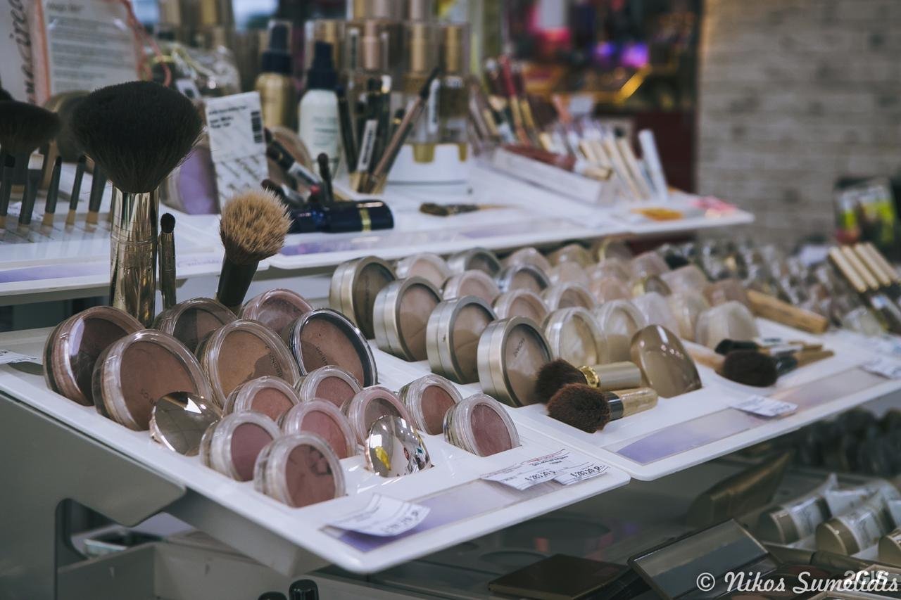 Визаж магазин. Мон визаж Геленджик. Магазин визаж. Frappant Perfumes Геленджик.