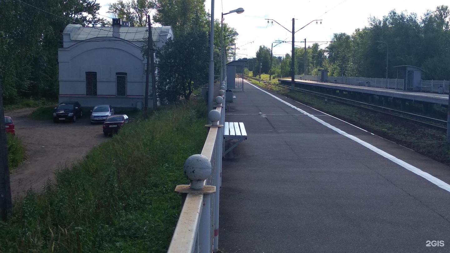 Горелово санкт петербург. Железнодорожная станция Горелово. Железная станция Горелово. П Горелово Санкт-Петербург. Станция Горелово фото.