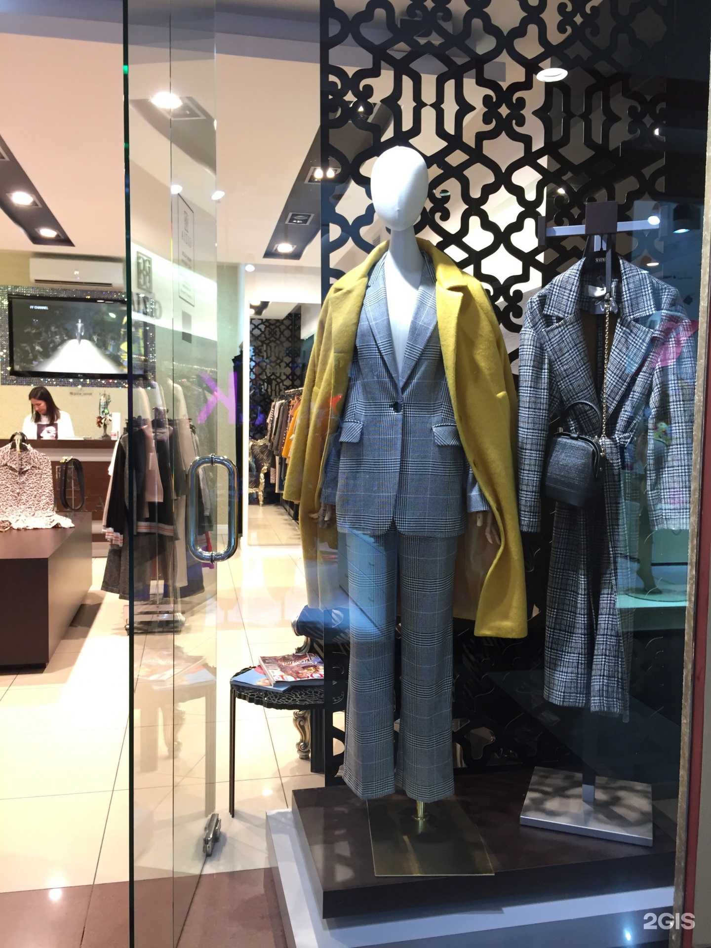 Фрунзе 40 екатеринбург на карте. Магазин флагман в омске одежда магазины. Аксессуары в омске. Флагман омск магазины женской одежды. Фрунзе одежда.