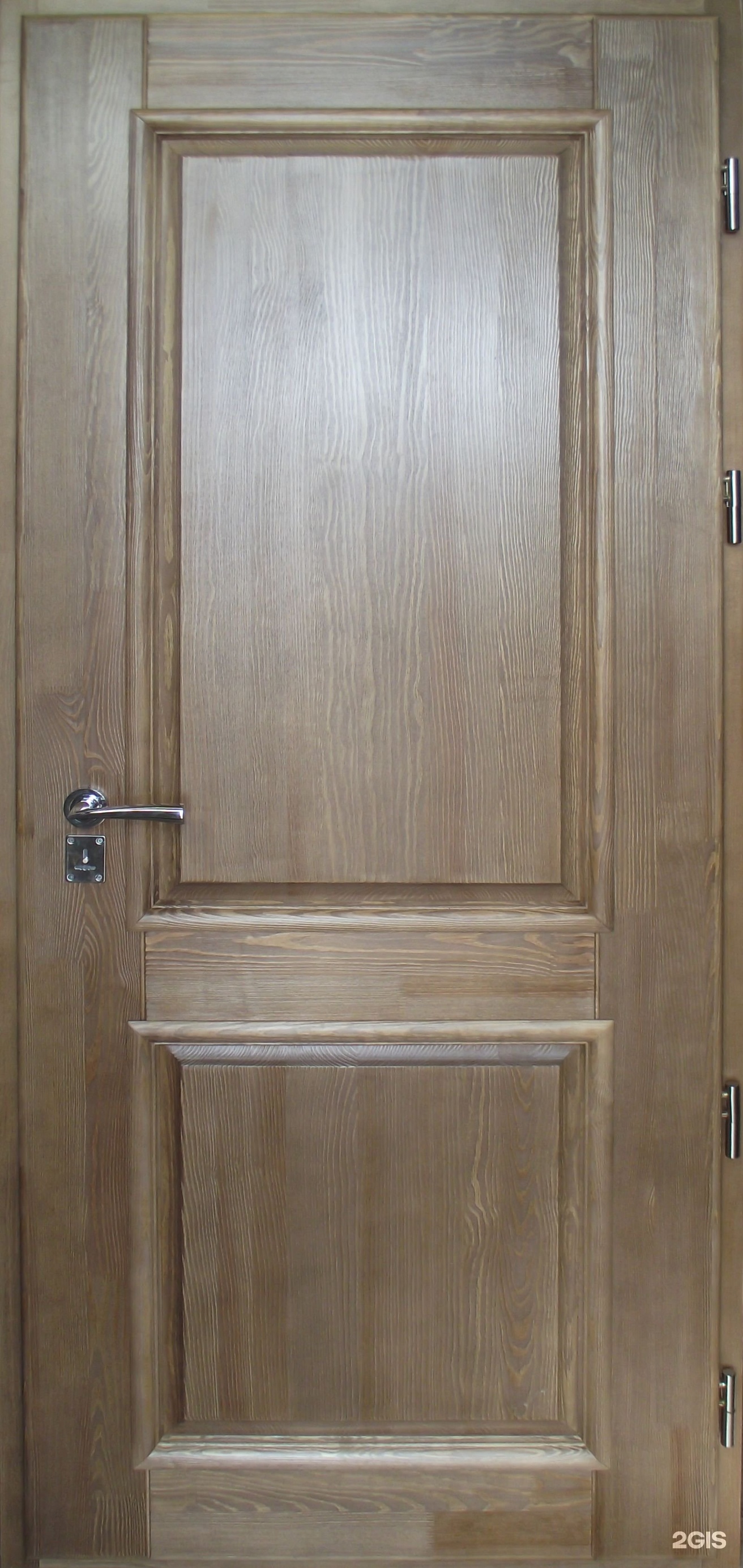 Дверь изолированная. Деревянная дверь. Дверь входная деревянная. Входные двери из массива. Двери наружные деревянные.