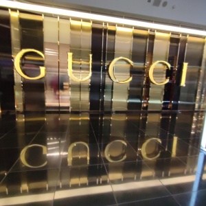 Фото от владельца Gucci, бутик одежды и аксессуаров