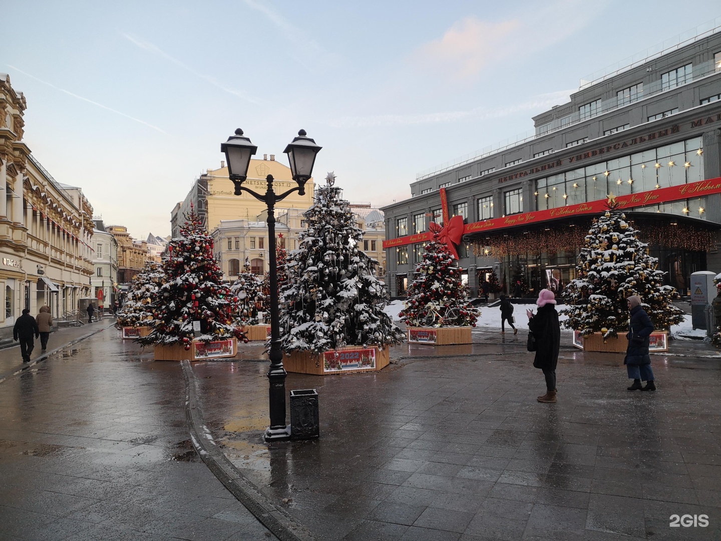 Ели петровка. ЦУМ улица Петровка. Петровка 2 Москва. ЦУМ, Москва, улица Петровка, 2. ЦУМ Москва фото.