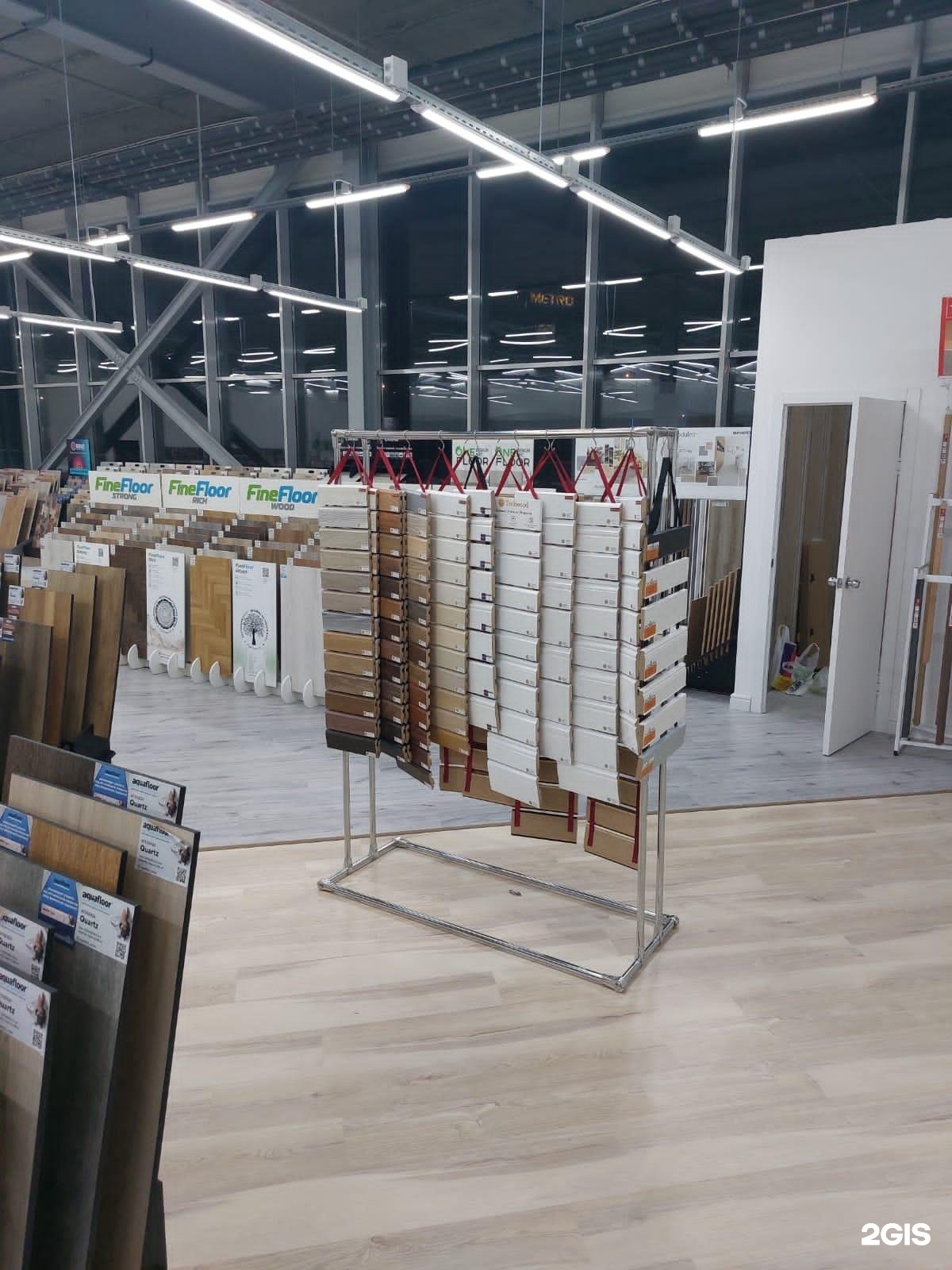 Павловский тракт 180 гранд арена. Павловский тракт 180 барнаул. Павловский тракт 180 барнаул. Тракт 180. Арена торга.