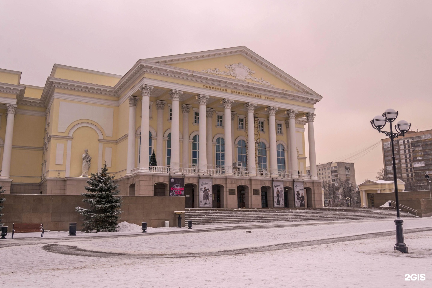 Мы в тюменский драматический театр