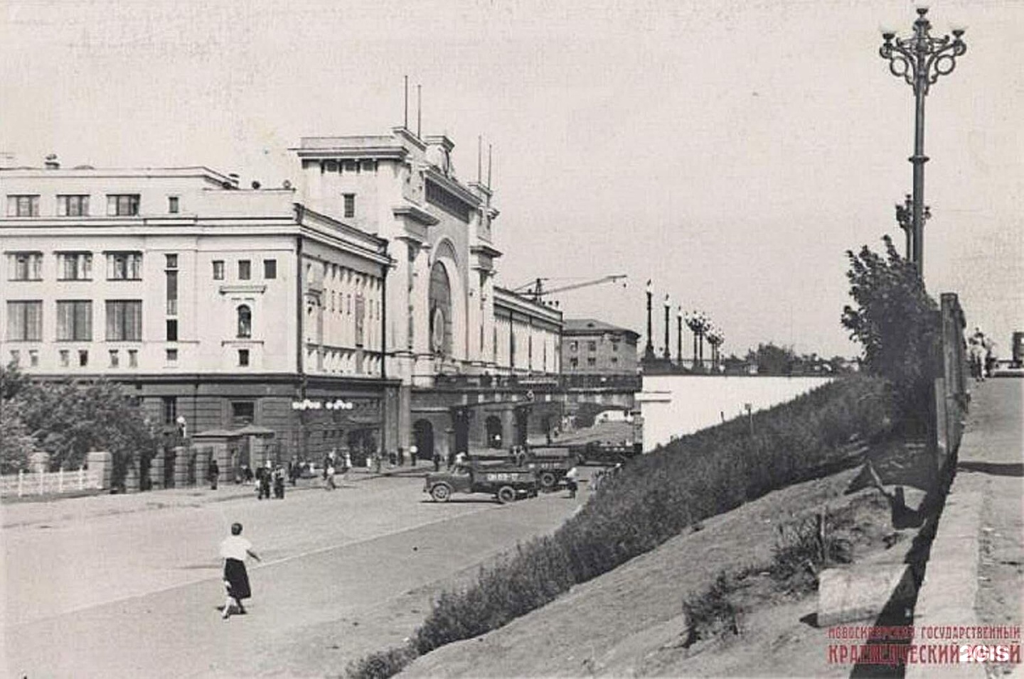 Новотроицк Оренбургской обл фото вокзала ЖД 1957г со стороны города.