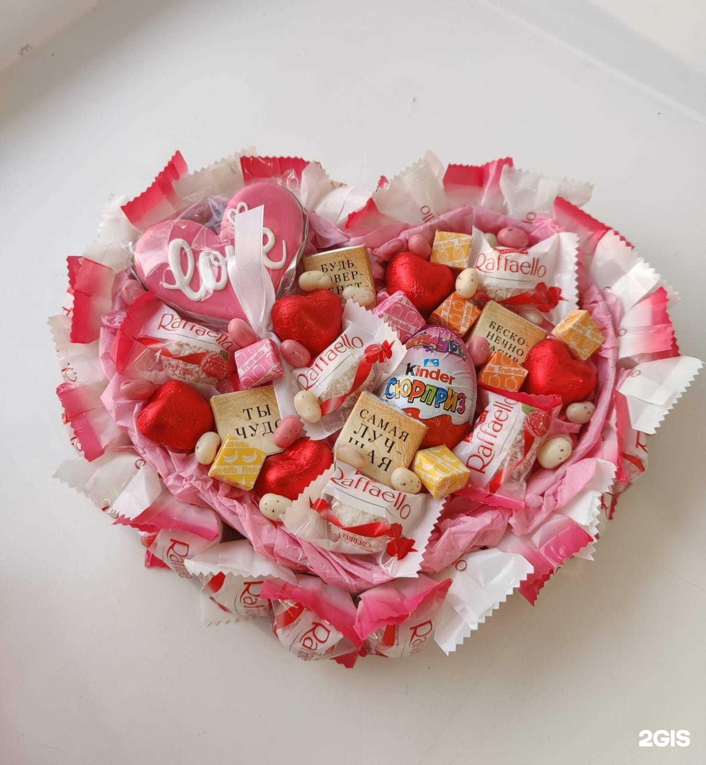 Сладкий доставить. Доставка сладостей. Полезные конфеты. Недорогой сладкий букет. Машины сладости.