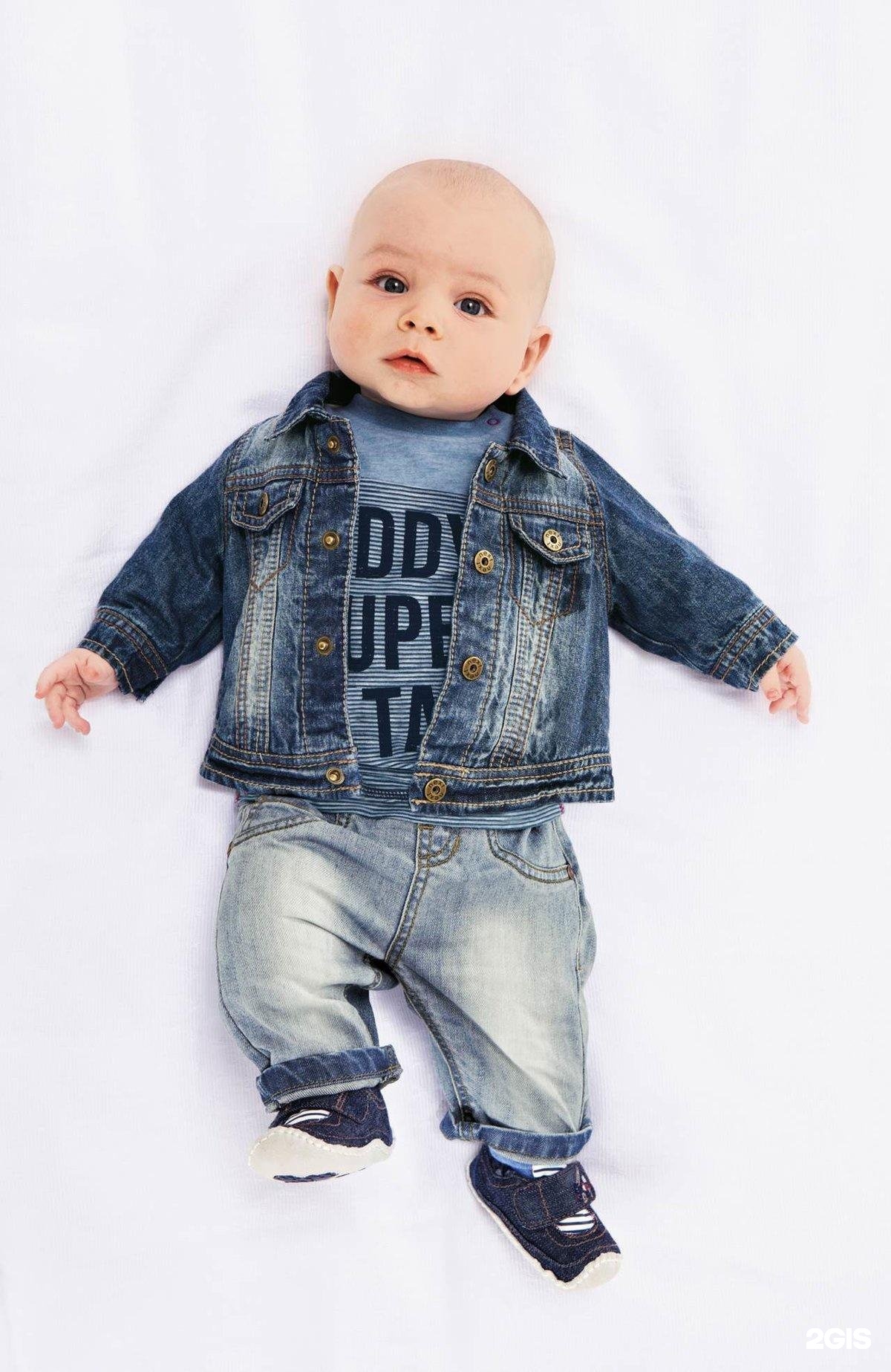 Джинсовый костюм для мальчика. Джинсовая одежда для малышей до года. Костюм джинсовый на ребенка. Джинсовые костюмчики для малышей.