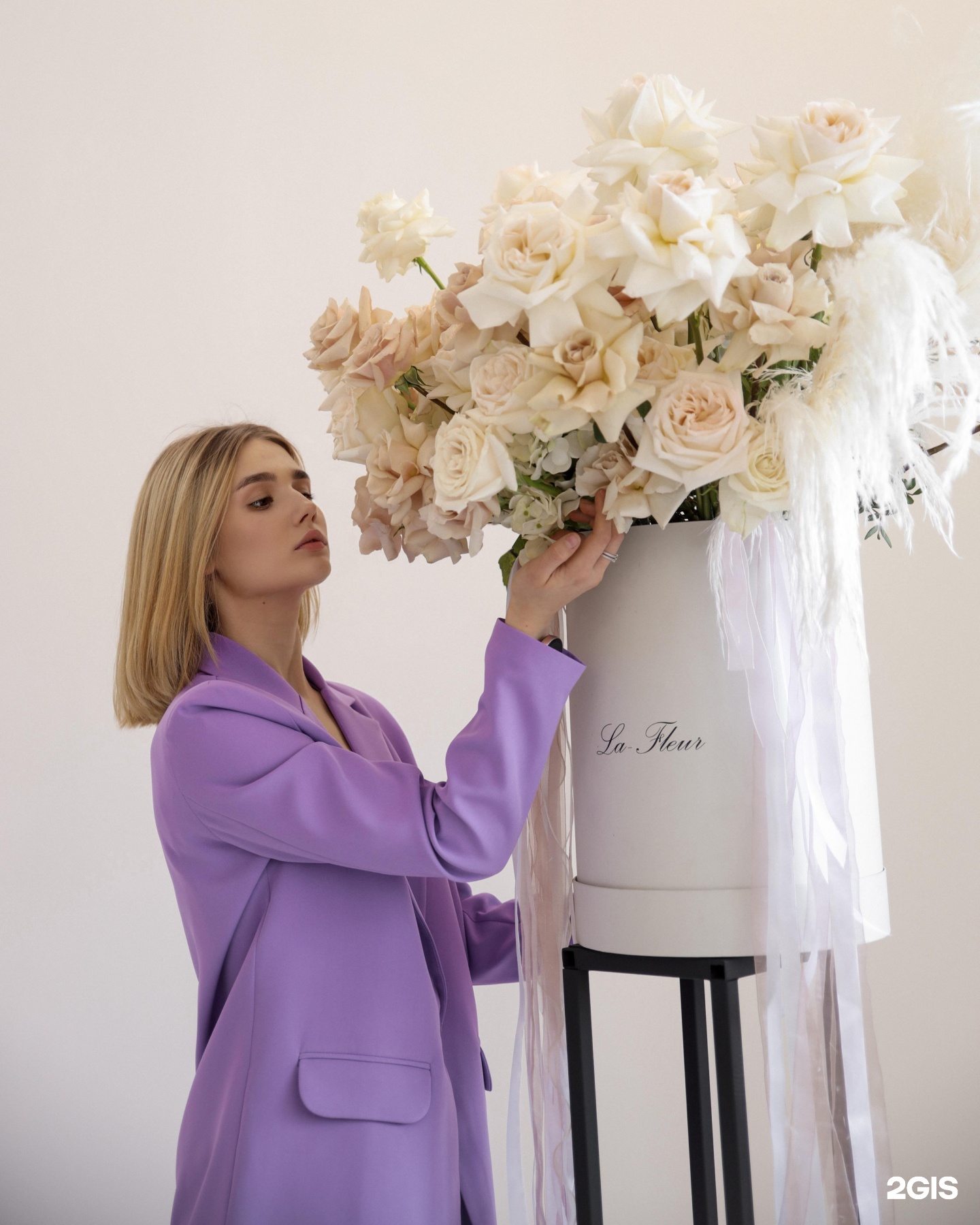 Доставка цветов fleur boutique. La fleur (цветок). La fleur Благовещенск. Home de fleur цветы. Флер цвета.