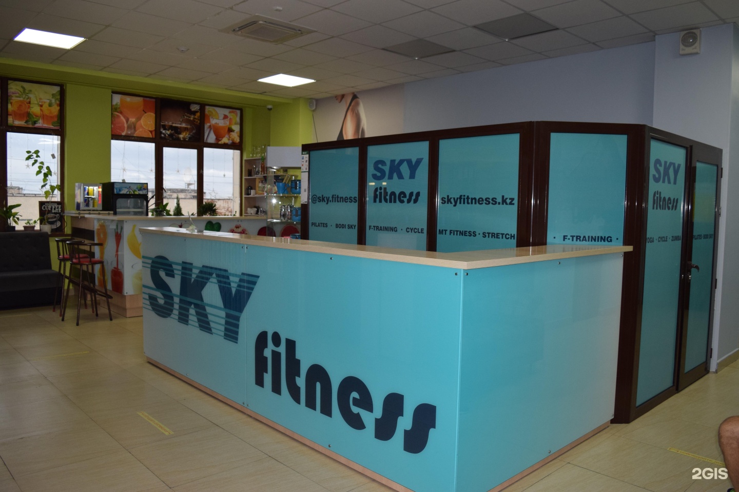 Скайфитнесс. Скай фитнес. БЦ Гермес Алматы. Sky Fitness.