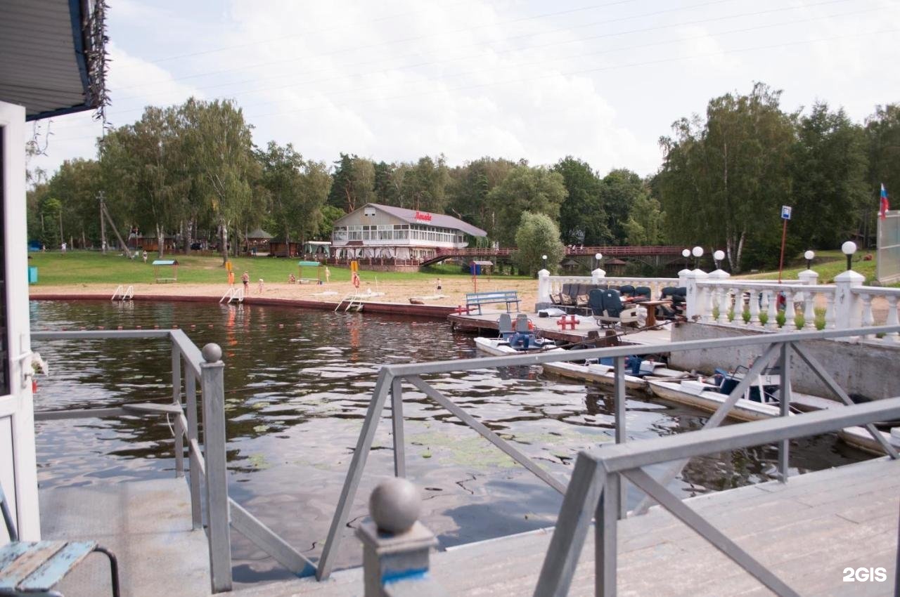 Грибки 2. Отель Лакада грибки. Отель на воде Лакада. Лакада отель Долгопрудный. Лакада ресторан грибки отель.