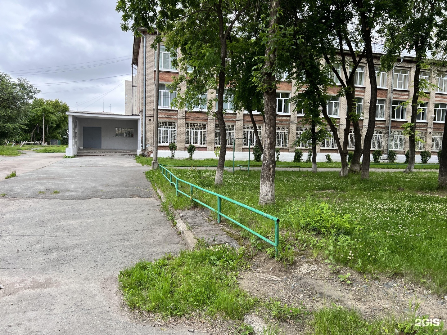 Школа 136 екатеринбург. 136 Школа Екатеринбург. Школа 136. 136 Школа Екатеринбург внутри.