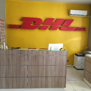 Фото от владельца DHL, курьерская служба