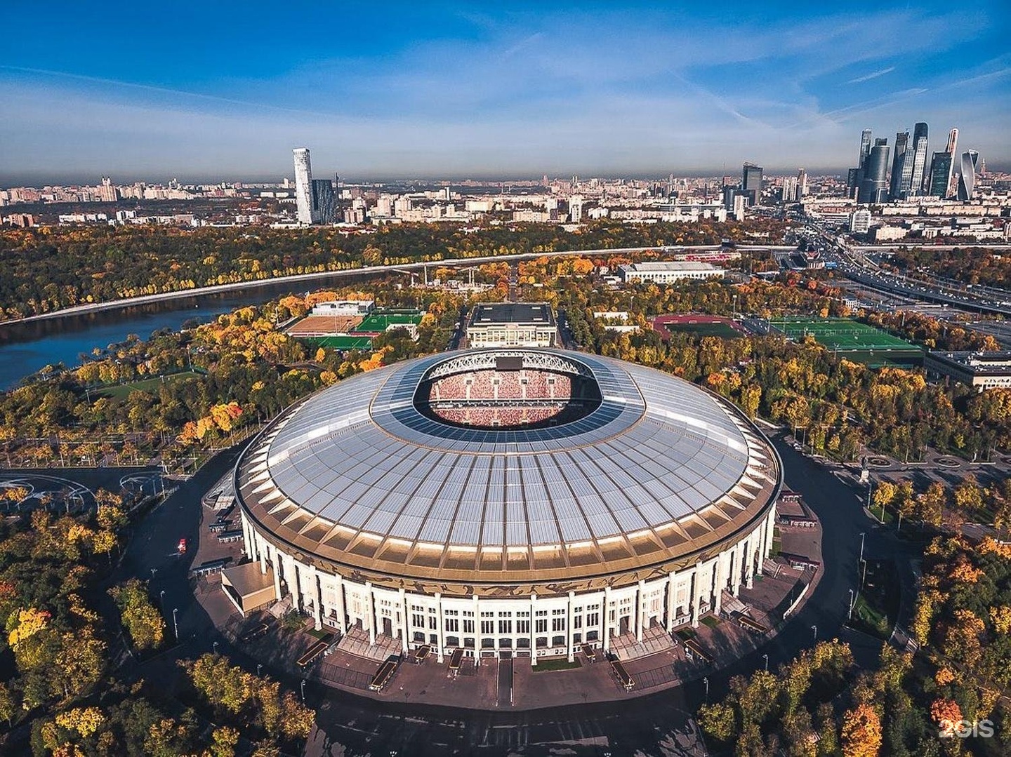 Олимпийский комплекс лужники спортивные комплексы москвы. Олимпийский комплекс Лужники Москва. Московский стадион Лужники. Спортивный комплекс Лужники. Стадион Лужники Арена.