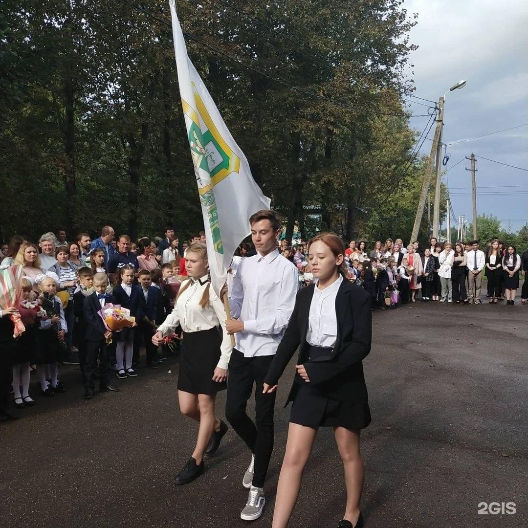 Петровская школа фото Петровская средняя общеобразовательная школа им. героя РФ Д.В. Межуева, Учительс