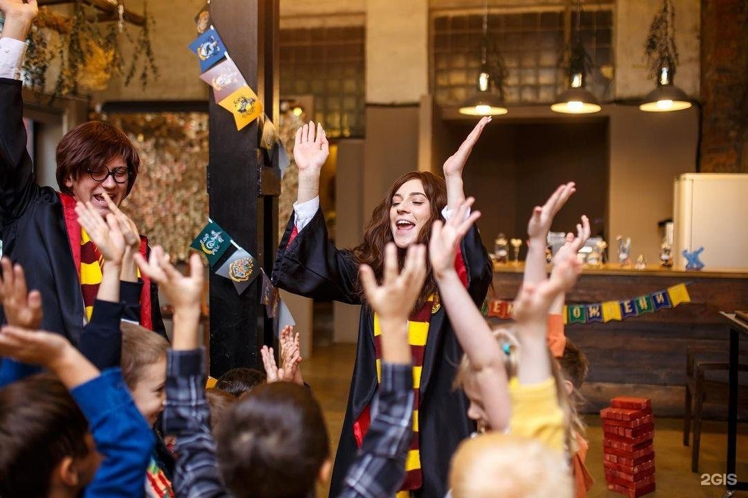 геликон опера большой зал. клуб микс владивосток. 33 удовольствия в москве. злой тони раут. наив 2023.