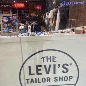 Фото от владельца Levi`s, сеть бутиков джинсовой одежды