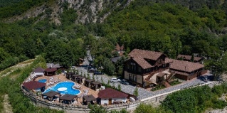 Адербиевка: Отель Лесная заимка