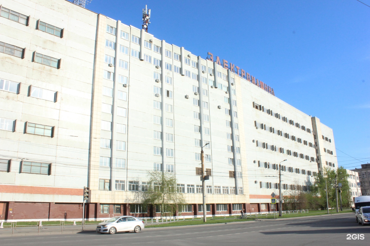 М машиностроителей