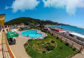 Отель Морской клуб в Небуге