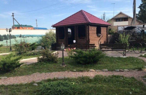 С. Батрак: Отель Колесо