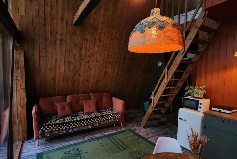 Реж: Глэмпинг Шелест Inn